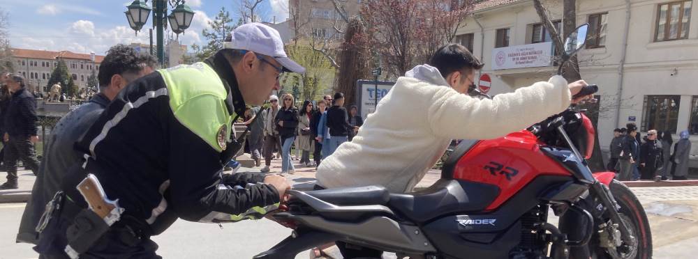 Eskişehir’de trafik polisleri affetmedi: Sürü…