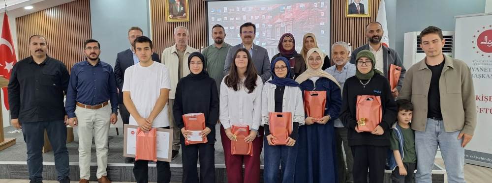 Eskişehir’de umre ödüllü yarışmanın kazananla…