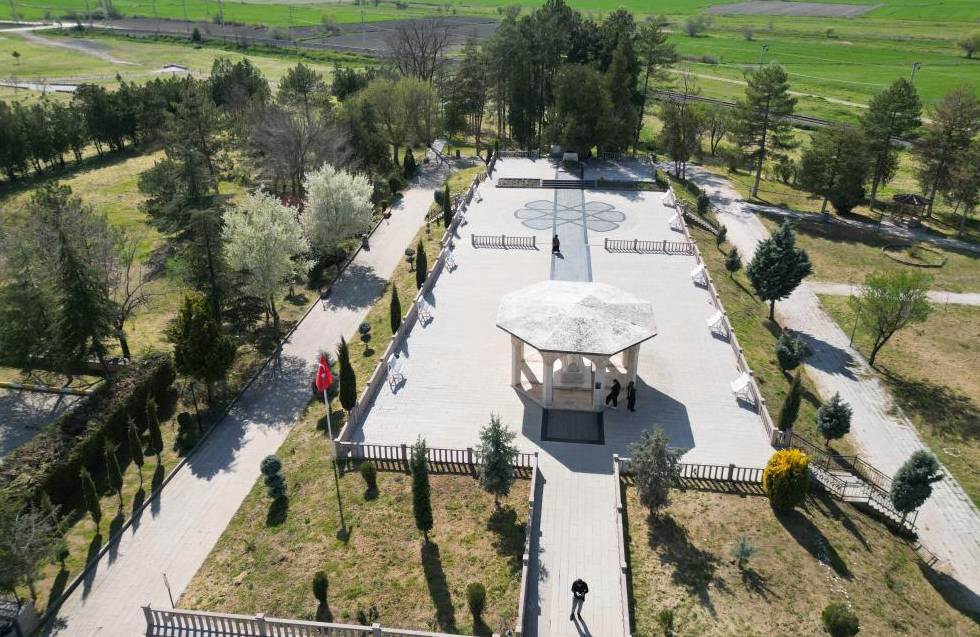 Eskişehir'de Yunus Emre Türbesi ziyaretçi akı…