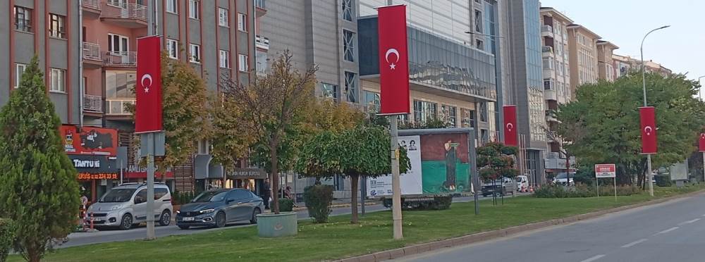Eskişehir kırmızı beyaza büründü: Bayram heye…
