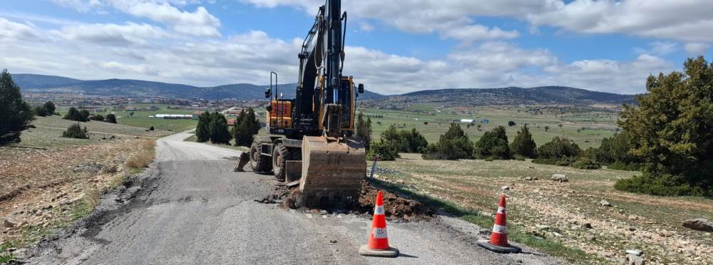 Eskişehir kırsalında yoğun mesai: Yol çalışma…