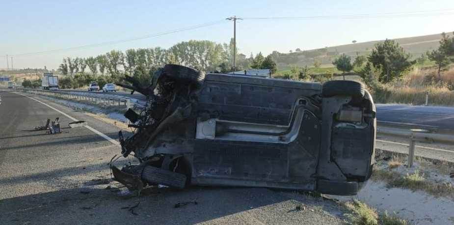 Eskişehir Sivrihisar yolunda otomobil yan yat…