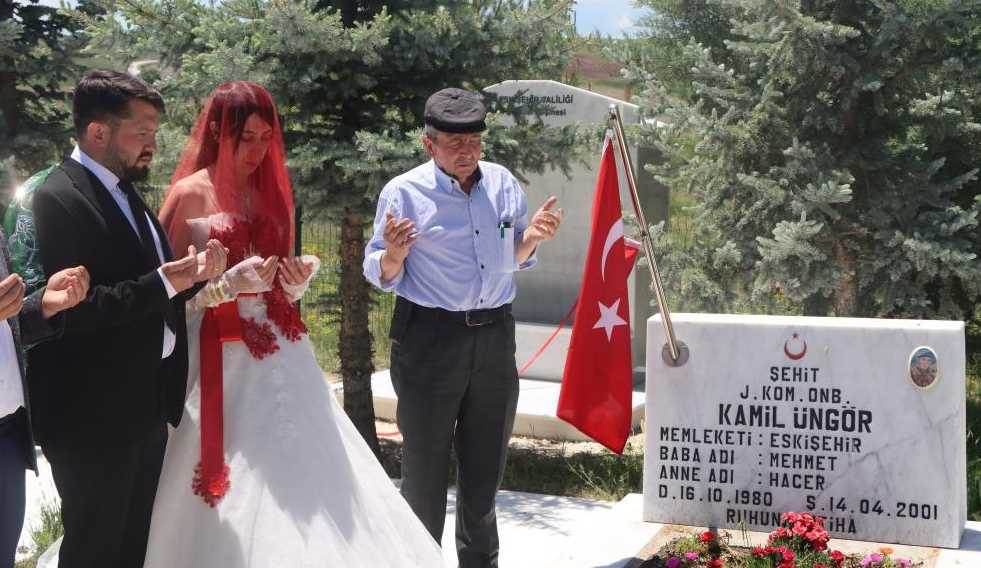 Eskişehirli gelin ve damattan düğün günü büyü…