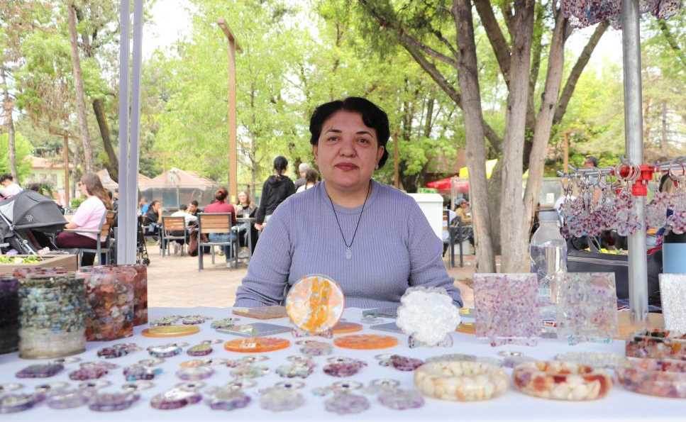 Eskişehirli kadın girişimciden epoksi sanatıy…
