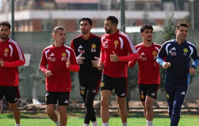 Eskişehirspor, 1922 Akşehir SK maçı için Konya’ya hareket etti