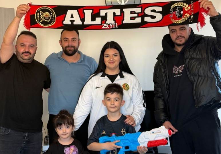 Eskişehirspor’a harçlıklarını bağışlayan Buğr…