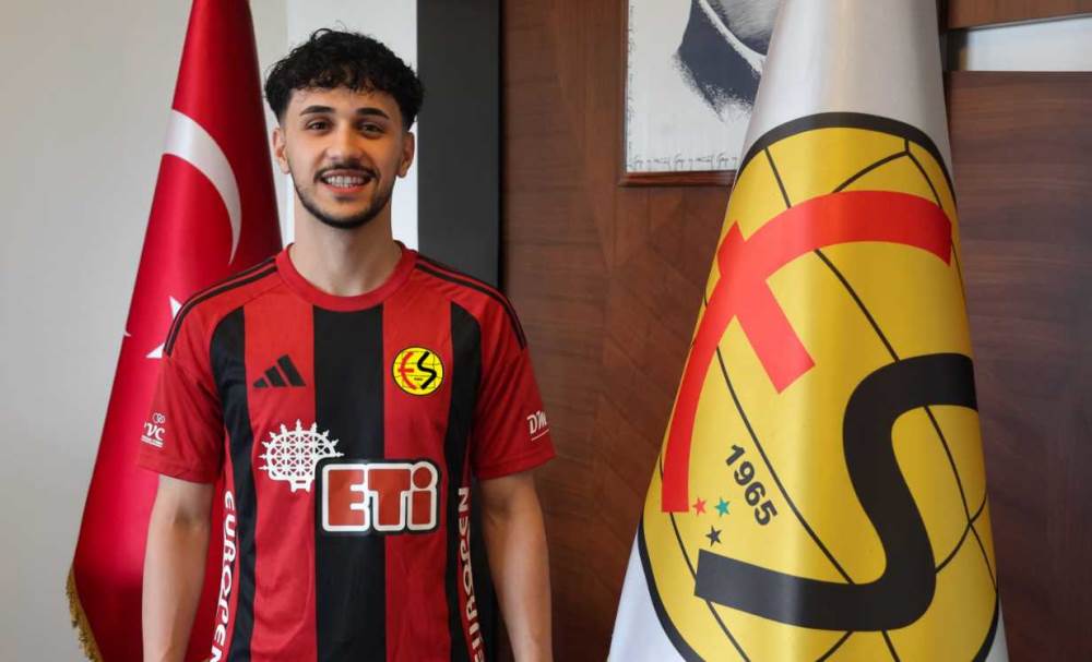 Eskişehirspor'dan savunmaya genç takviye: İmzalar atıldı