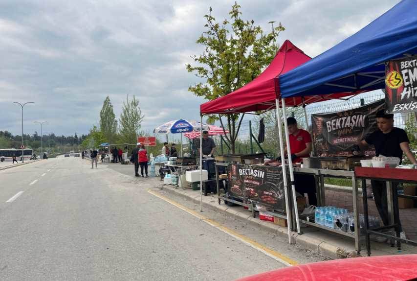 Eskişehirsporlular dün stadyum çevresine akın…