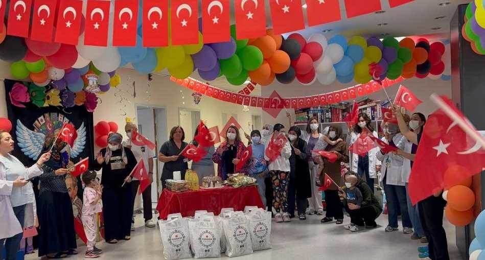 ESOGÜ Hastanesi’nde 23 Nisan coşkusu: Minik h…