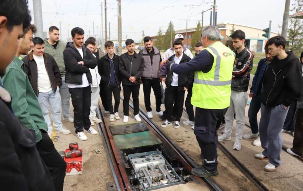 ESTÜ öğrencilerinden ESTRAM’a teknik gezi