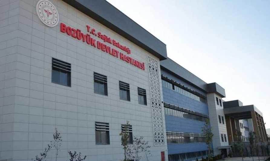 Fabrika inşaatında iş kazası: Genç işçi çatıd…