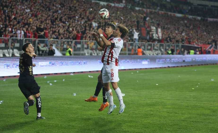 İsmail ve Akın aynı kanatta oynadı