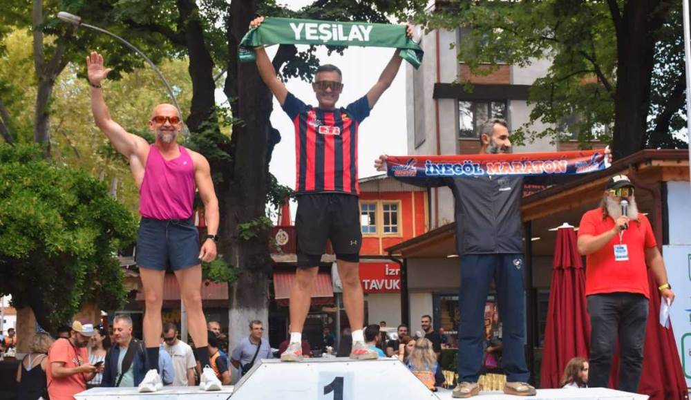 İznik 10K'da Eskişehir rüzgârı! Cenk Algın ve Bahar Sezer Algın çifte şampiyon oldu