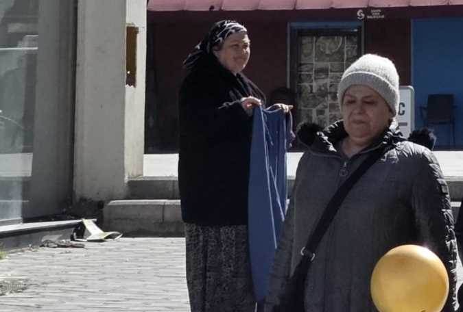 Köprübaşı’nda ilginç görüntü: Seyyar iç çamaş…