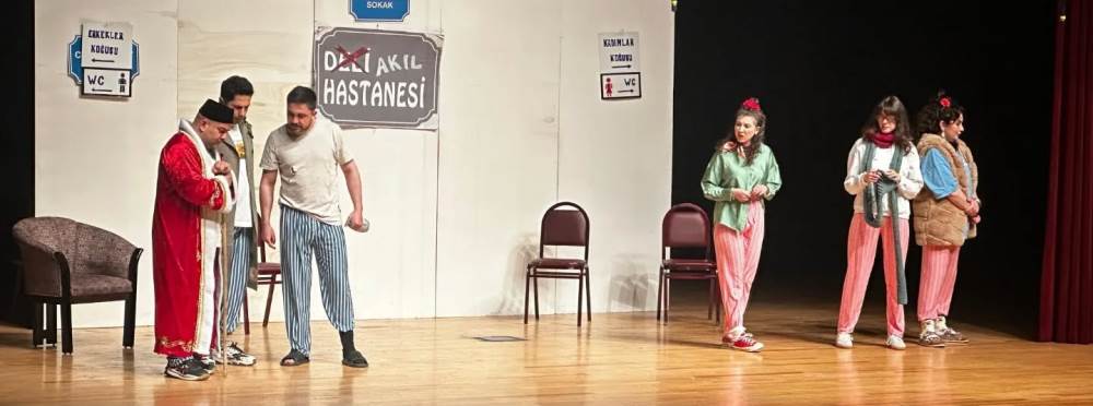Kütahya’da “Keçileri Kaçırıyorum” tiyatroseve…