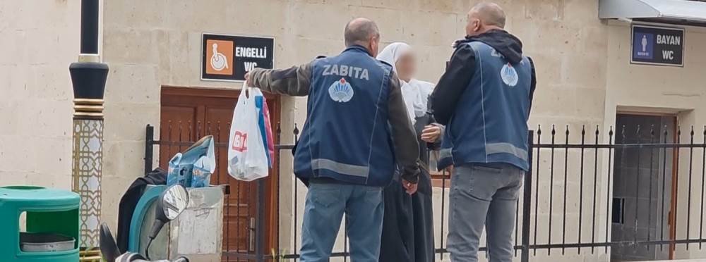 Kütahya'da dilenci kadın zabıtayı çileden çık…