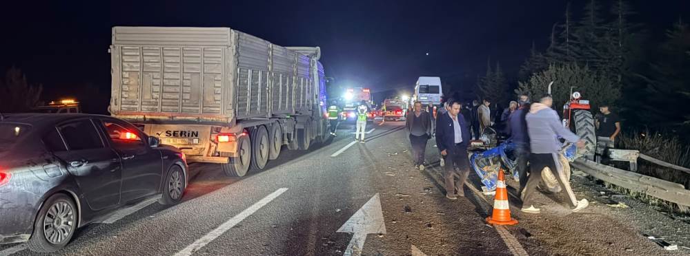 Kütahya'da dört araç birbirine girdi! 7 kişi …
