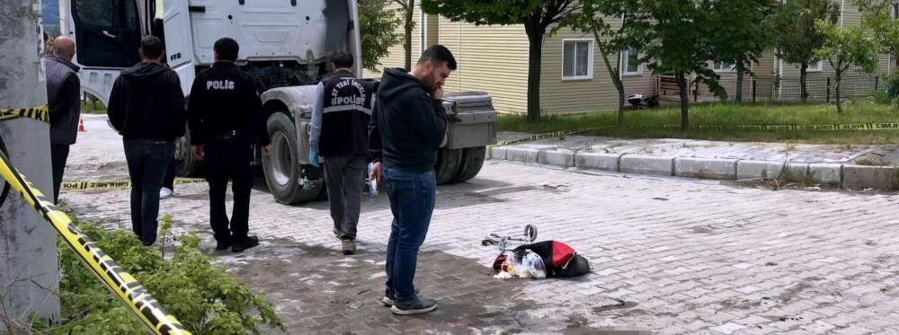 Kütahya'da feci kaza: Tırın çarptığı yaşlı ka…