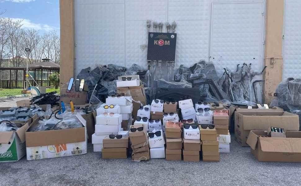 Kütahya’da kaçakçılık operasyonu: Yüz binlerc…