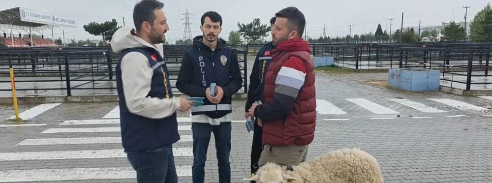 Kütahya'da kurbanlık pazarında sahte para ve …