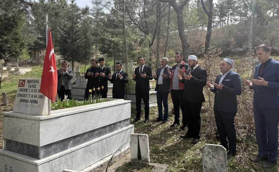 Kütahya'da Şehit Polis Mustafa Yavuz mezarı b…