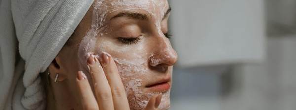 Prenses Bakım (Prenses Protokolü) Nedir? Cildi Gerçekten Yeniler mi, Yoksa Riskli mi?