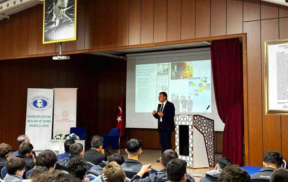 Prof. Dr. Hasan Mandal yıllar sonra mezun old…
