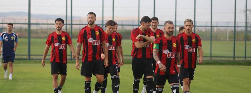 Rakipler de izledi