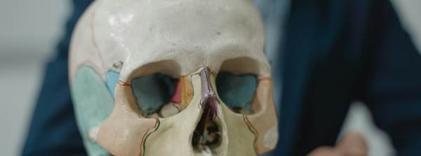 Sabah Uykudan Uyandıran Baş Ağrısı Tehlike Sinyali mi? Uzmanlar Uyarıyor