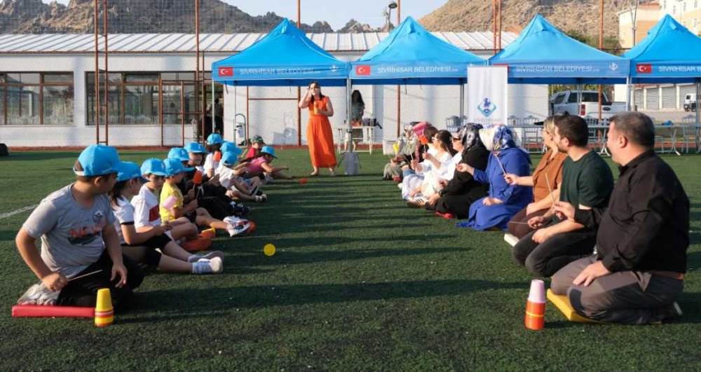 Sivrihisar’da çocuklar ve aileleri “su kahram…