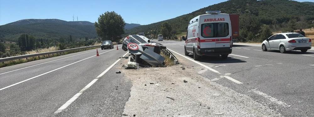 Sollama sırasında iki otomobil çarpıştı: 4 ya…