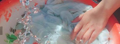 Temizlik sanırken zehirlenmeyin! Çamaşır suyunda kritik hata: Sıcak su ve karışım uyarısı