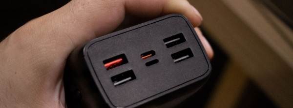 Uçakta Powerbank Kullanmak Yasak mı? Telefon Şarj Etmek Yasak mı? Ankara-İzmir Seferindeki Olay Sonrası Merak Edilenler