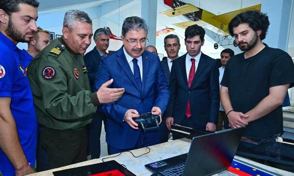 Vali Yılmaz, TEKNOFEST'e hazırlanan gençlerle…