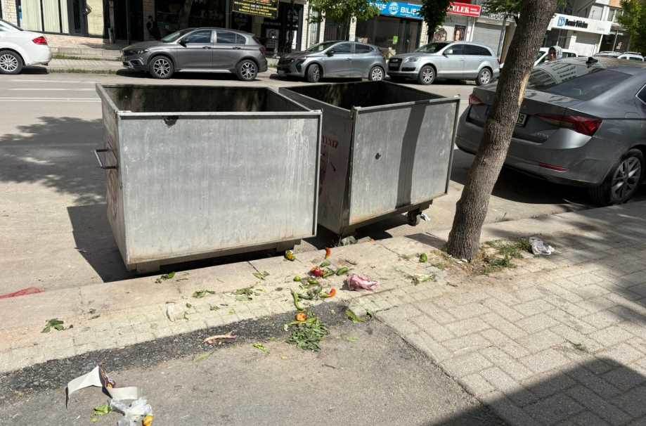 Vatan Caddesi’nde çöp duyarsızlığı tepki çekt…